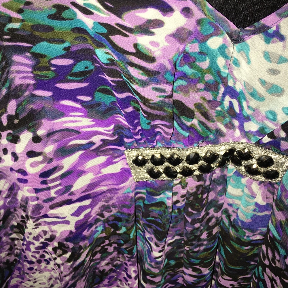 Jennifer Lopez size L Top w 3/4” Fan Sleeves - Picture 3 of 7